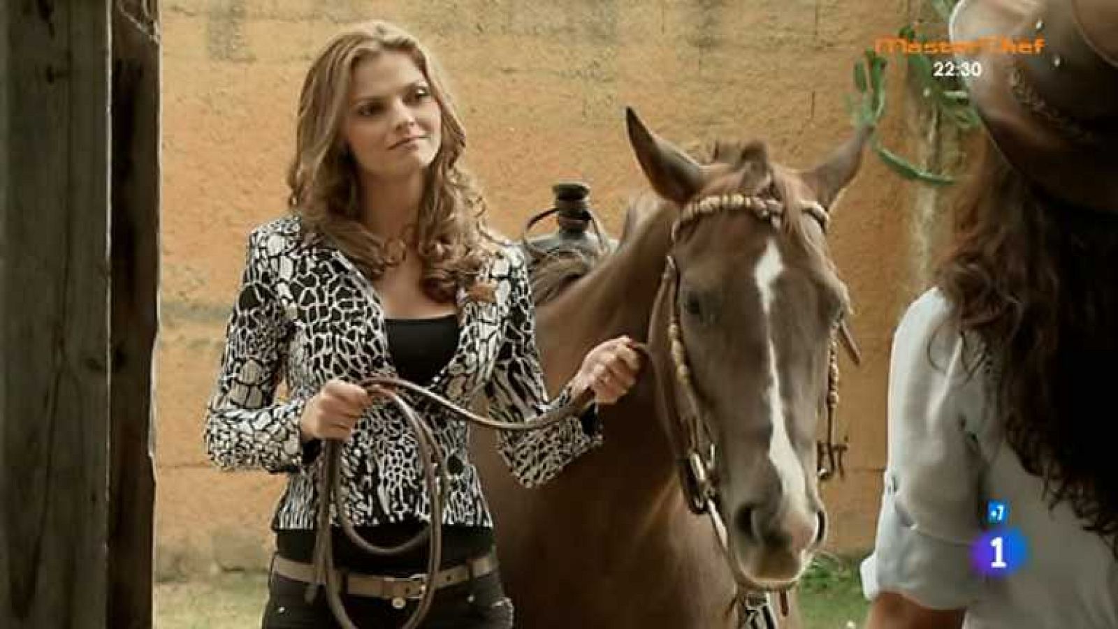 Las Bandidas - Capítulo 9 - Fabiola trata de pillar a Malena con su amante y le sigue - ver ahora