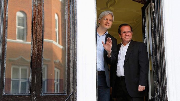 Assange, un año refugiado 