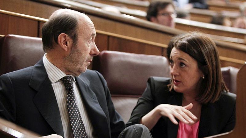 Rubalcaba acusa a Rajoy de "despreciar" a los científicos