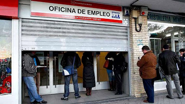 FMI: ajustar más salarios