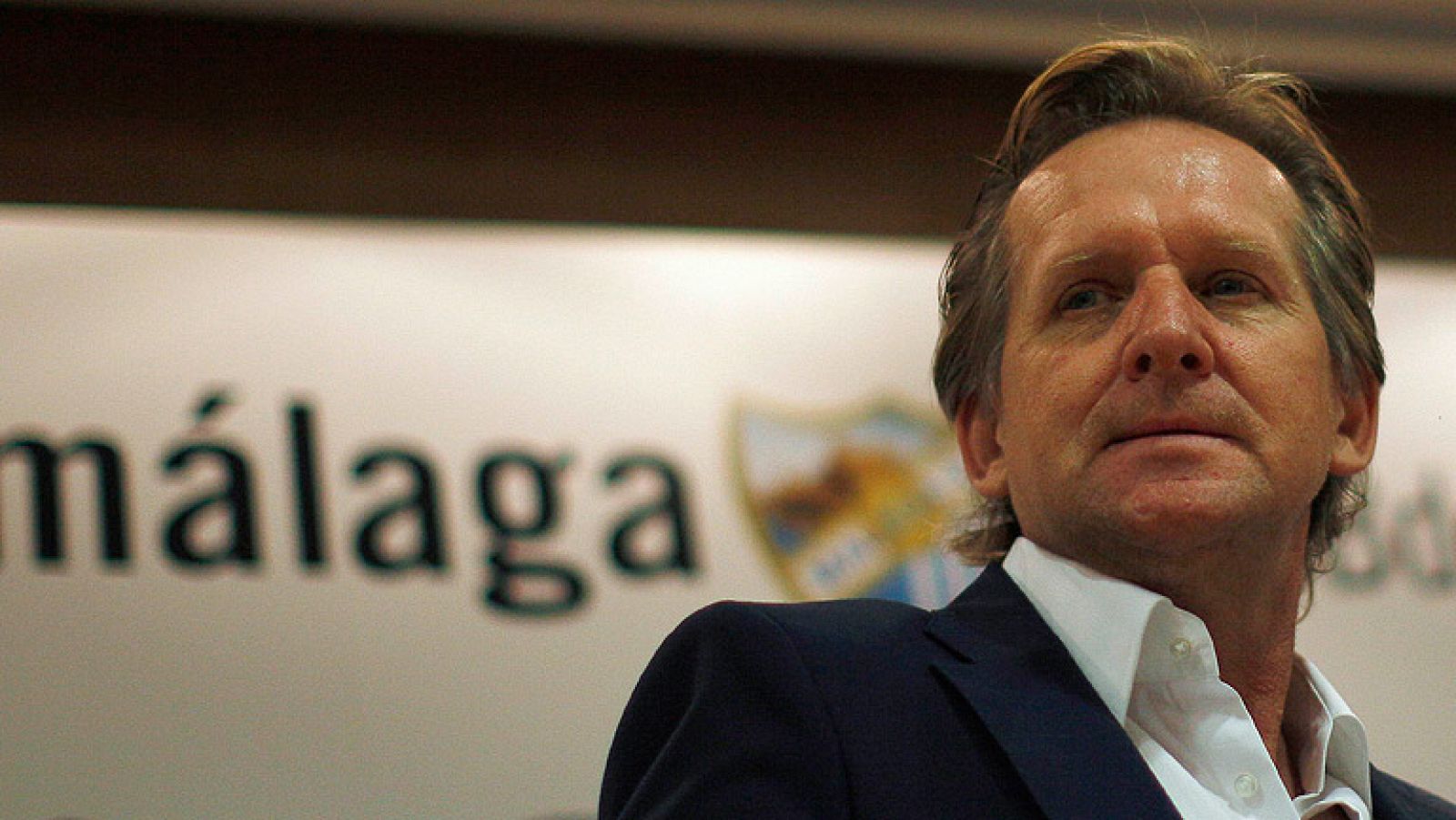 El alemán Bernd Schuster ha sido presentado este miércoles por el Málaga, donde ocupará el banquillo durante las próximas cinco temporadas.