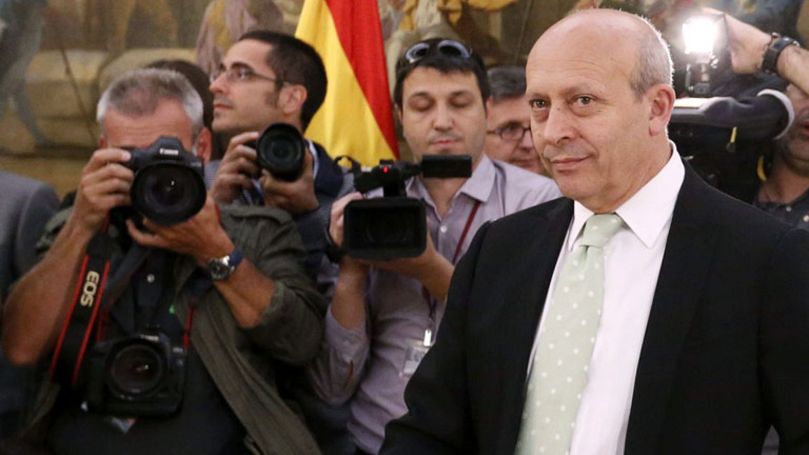 Wert se muestra abierto a modificar las exigencias académicas para las becas