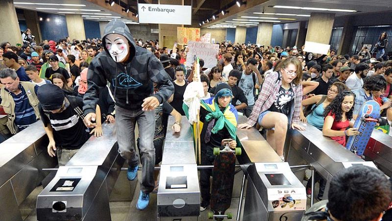 Sao Paulo y Río de Janeiro ceden a la presión de los manifestantes y bajan el precio del transporte