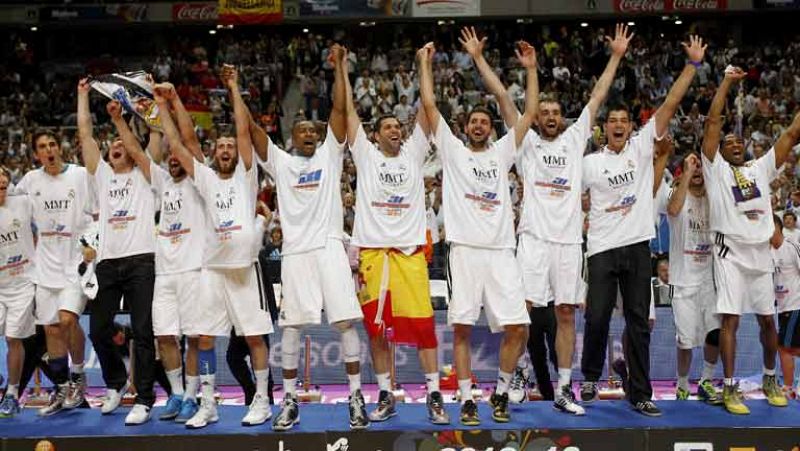 Veinte años después el Real Madrid volvió a ganar una Liga de baloncesto ante sus aficionados. La euforia estaba más que justificada.