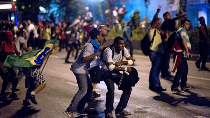 Informativo 24h - Sao Paulo y Río de Janeiro ceden a la presión de los manifestantes y bajan el precio del transporte