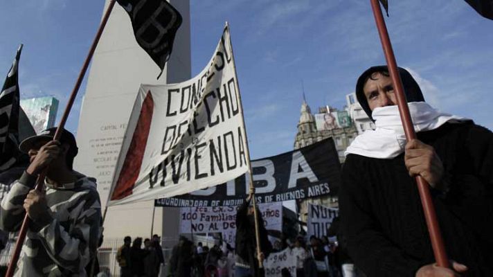 Los argentinos apuestan por el dólar blue para salvar la inflación