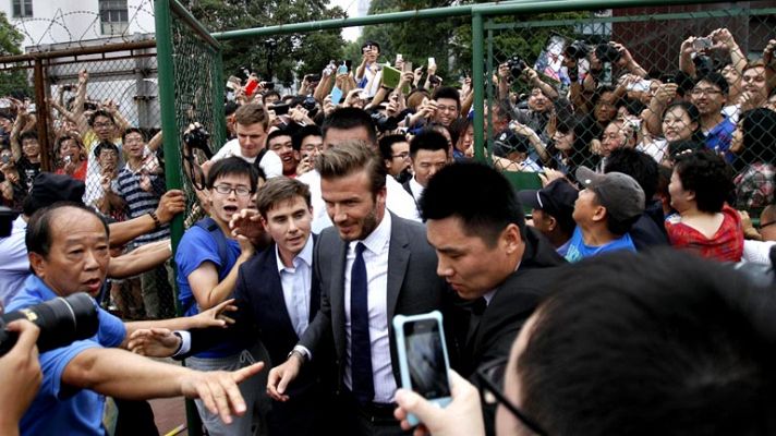 Beckham provoca una estampida de fans en China