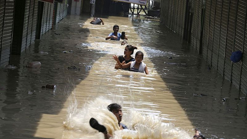 Cientos de muertos y desaparecidos en las inundaciones por un monzón en India
