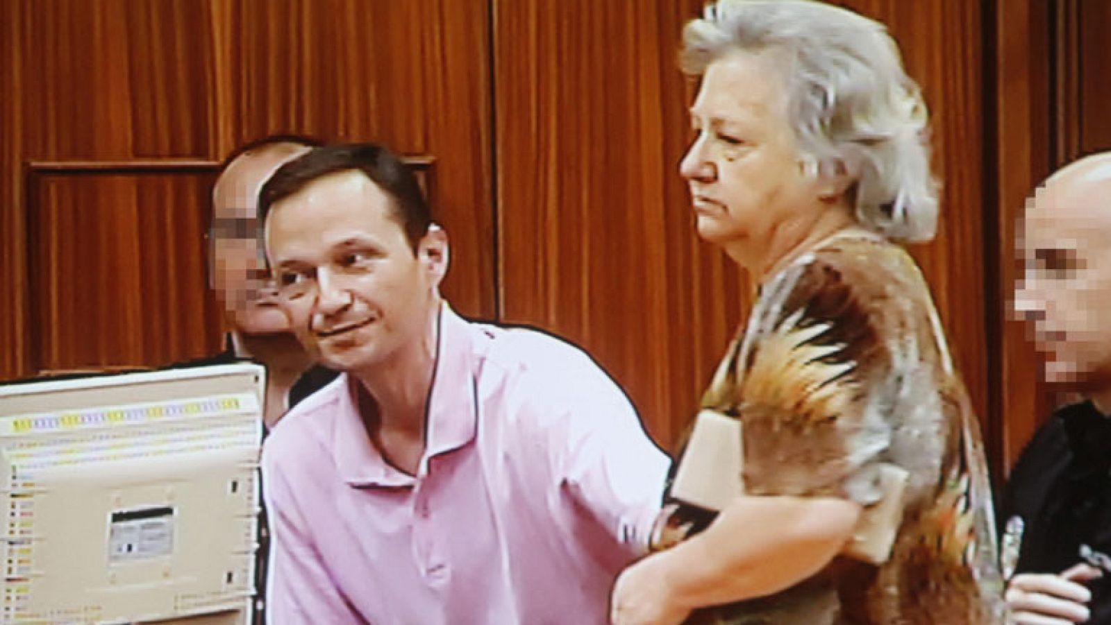 Los padres y hermanos de Bretón se acogen a su derecho de no declarar