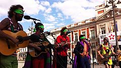 La Pandilla Voladora canta "Gitanos y morenos"