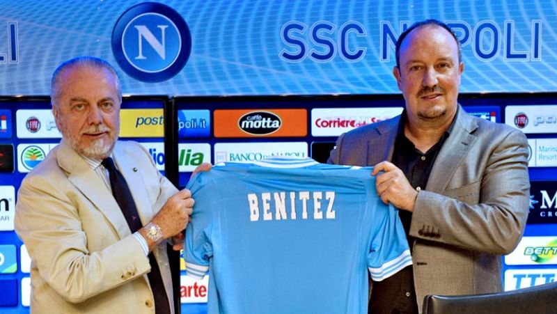 Más de 150 medios de comunicación han acudido a la presentación de Rafa Benítez como entrenador del Nápoles. El extécnico del Chelsea estará dos temporadas y percibirá unos 3,5 millones de euros al año. Benítez ha dicho que está deseando comenzar est