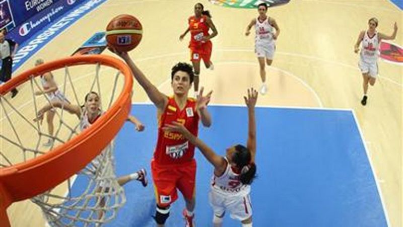 La selección de baloncesto femenino ha logrado una nueva victoria en el Eurobasket femenino de Francia al derrotar a Montenegro por 50-66. España luchará por el primer puesto de grupo con Turquía.