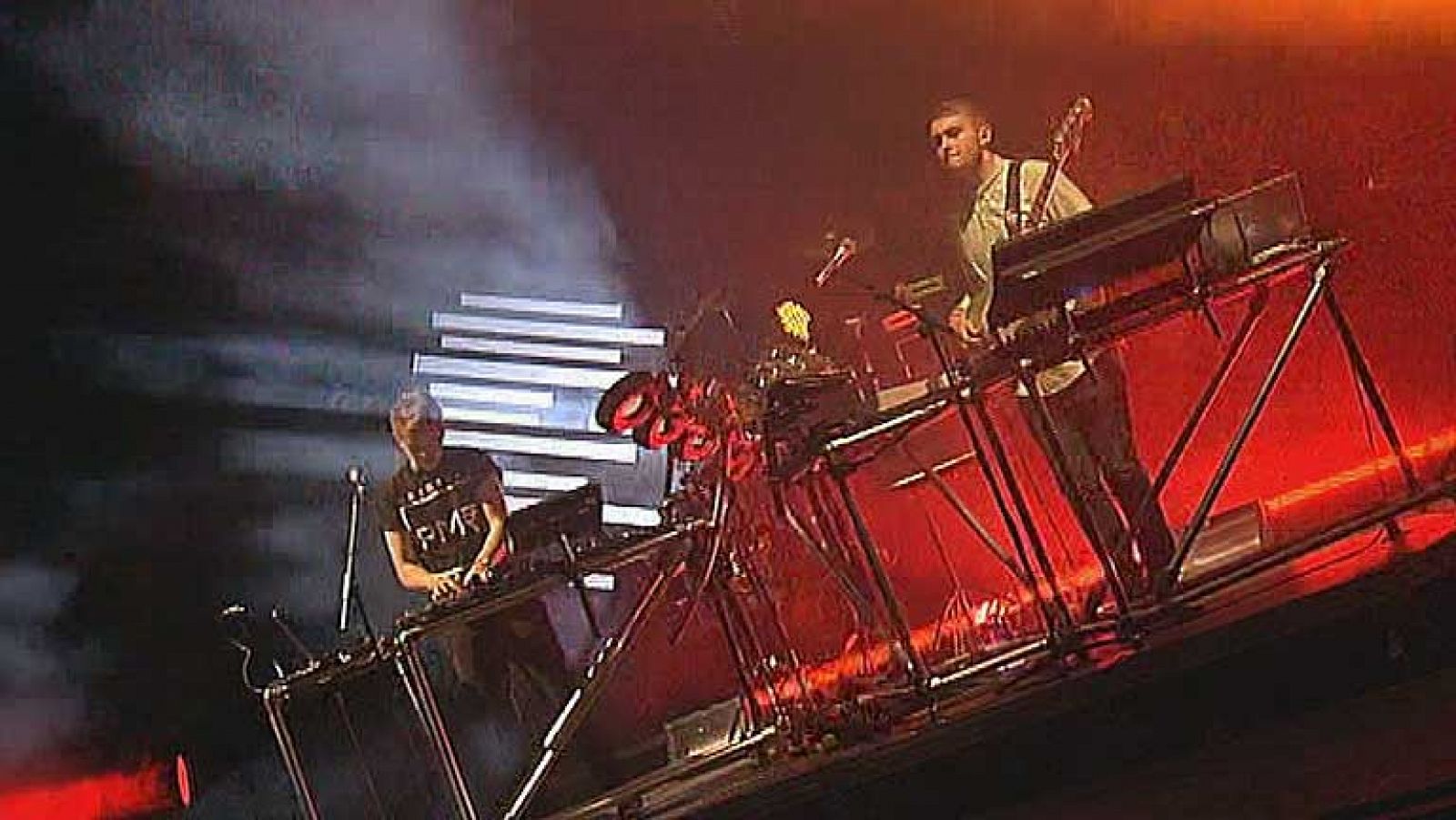 Disclosure ofrecieron temas de su último disco, Settle, en su actuación del Día de la Música 2013.