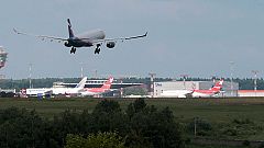 El avión de Snowden aterriza en el aeropuerto de Moscú