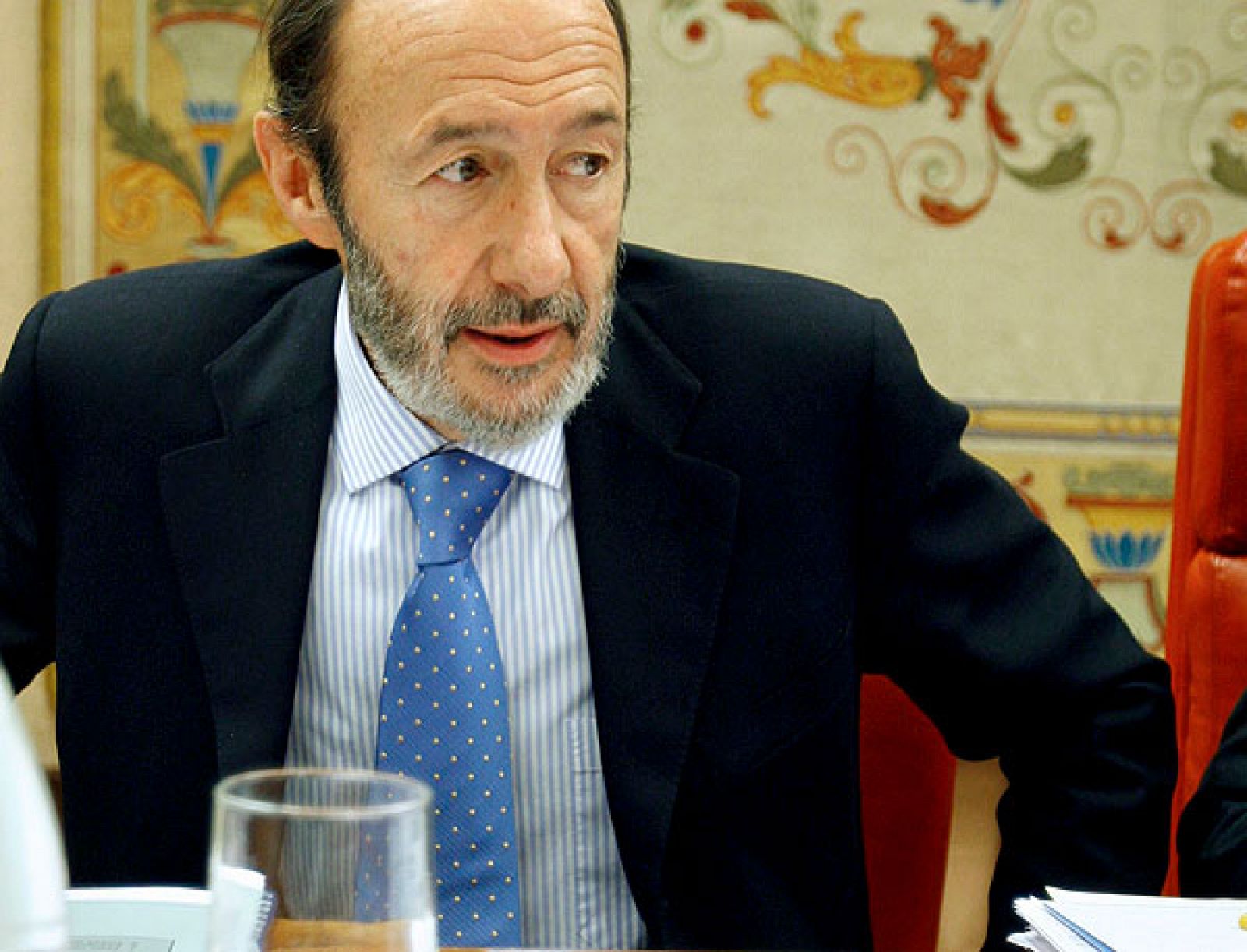 En su comparecencia ante la Comisión de Seguridad Vial, Rubalcaba ha explicado que se han retirado  4,1 millones de puntos del carné de conducir.