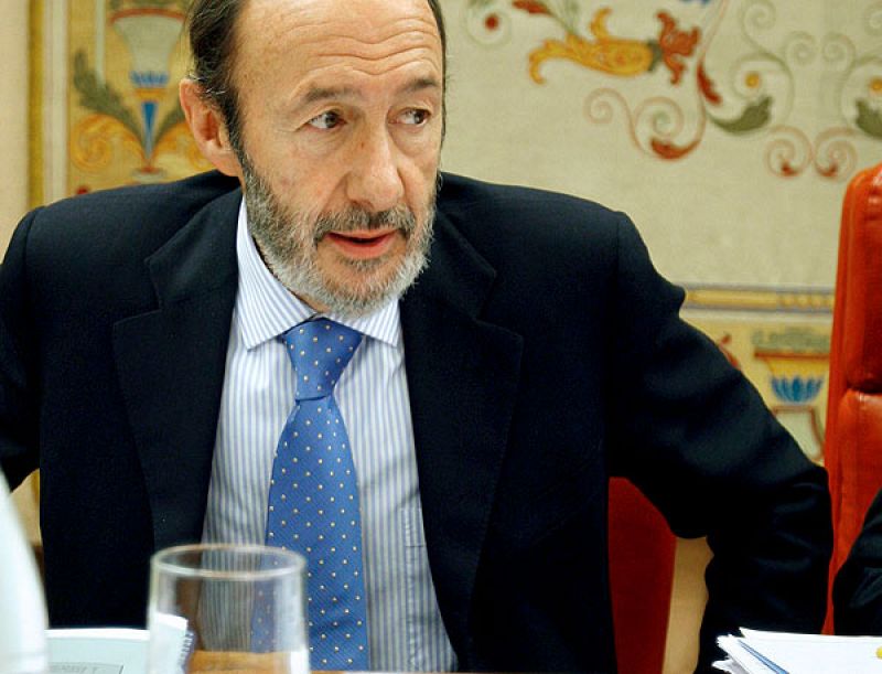  En su comparecencia ante la Comisión de Seguridad Vial, Rubalcaba ha explicado que se han retirado  4,1 millones de puntos del carné de conducir.