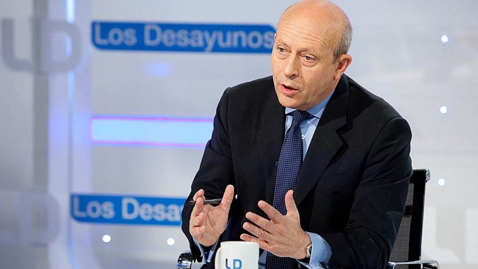 Wert defiende el aumento de notas para becas universitarias: "Se les paga para que estudien" - Los desayunos | Ver