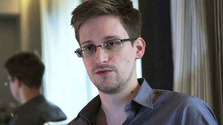 Telediario 1 - Situación confusa de Snowden