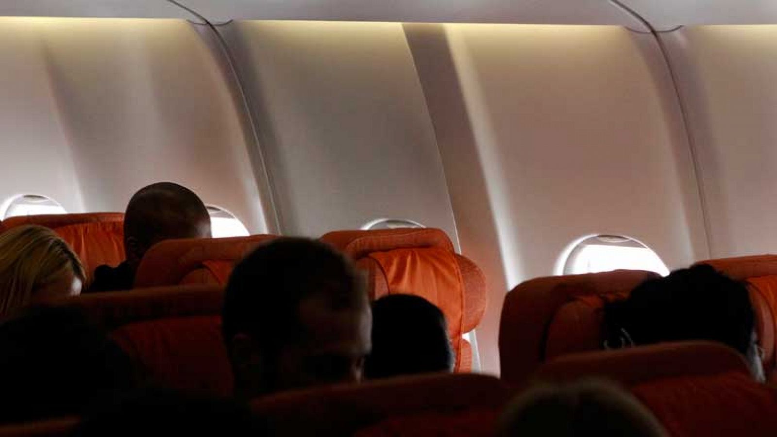 Snowden, en paradero desconocido, amenaza con una crisis diplomática