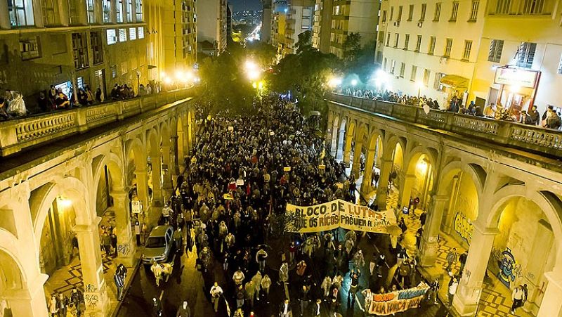Rousseff propone un "proceso constituyente" para atender las demandas de reforma política