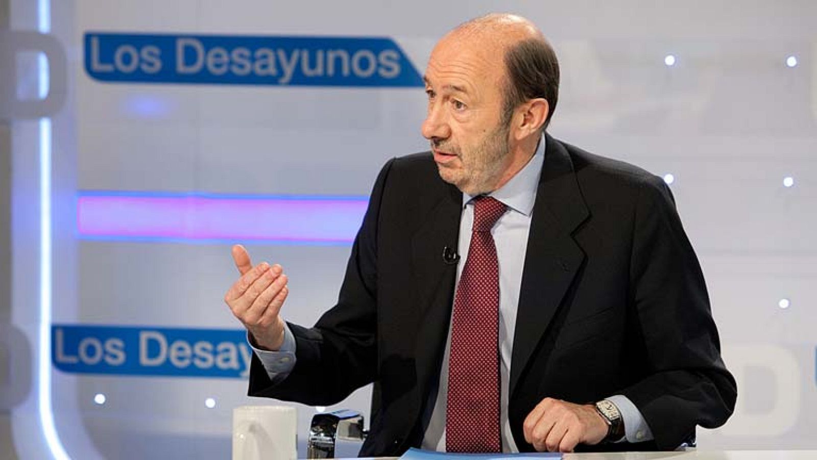 Rubalcaba defiende que es bueno para España el acuerdo entre PSOE y Gobierno
