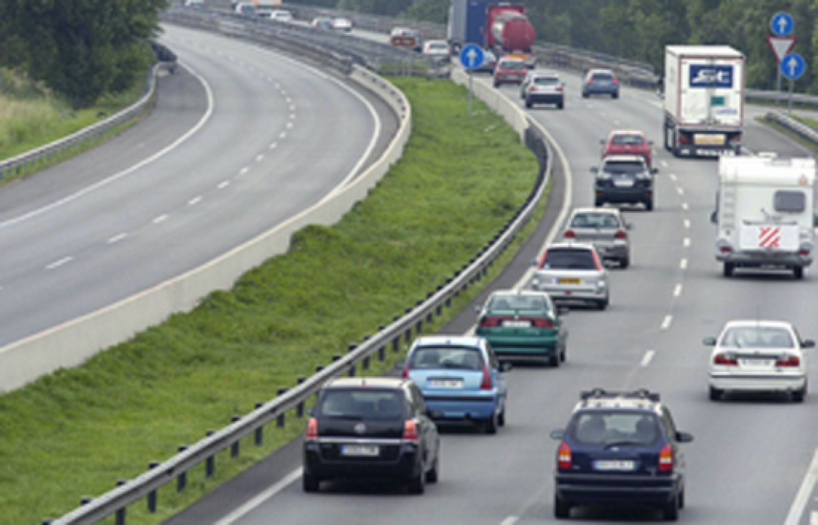 ¿Se debe aumentar el límite de velocidad en las carreteras?