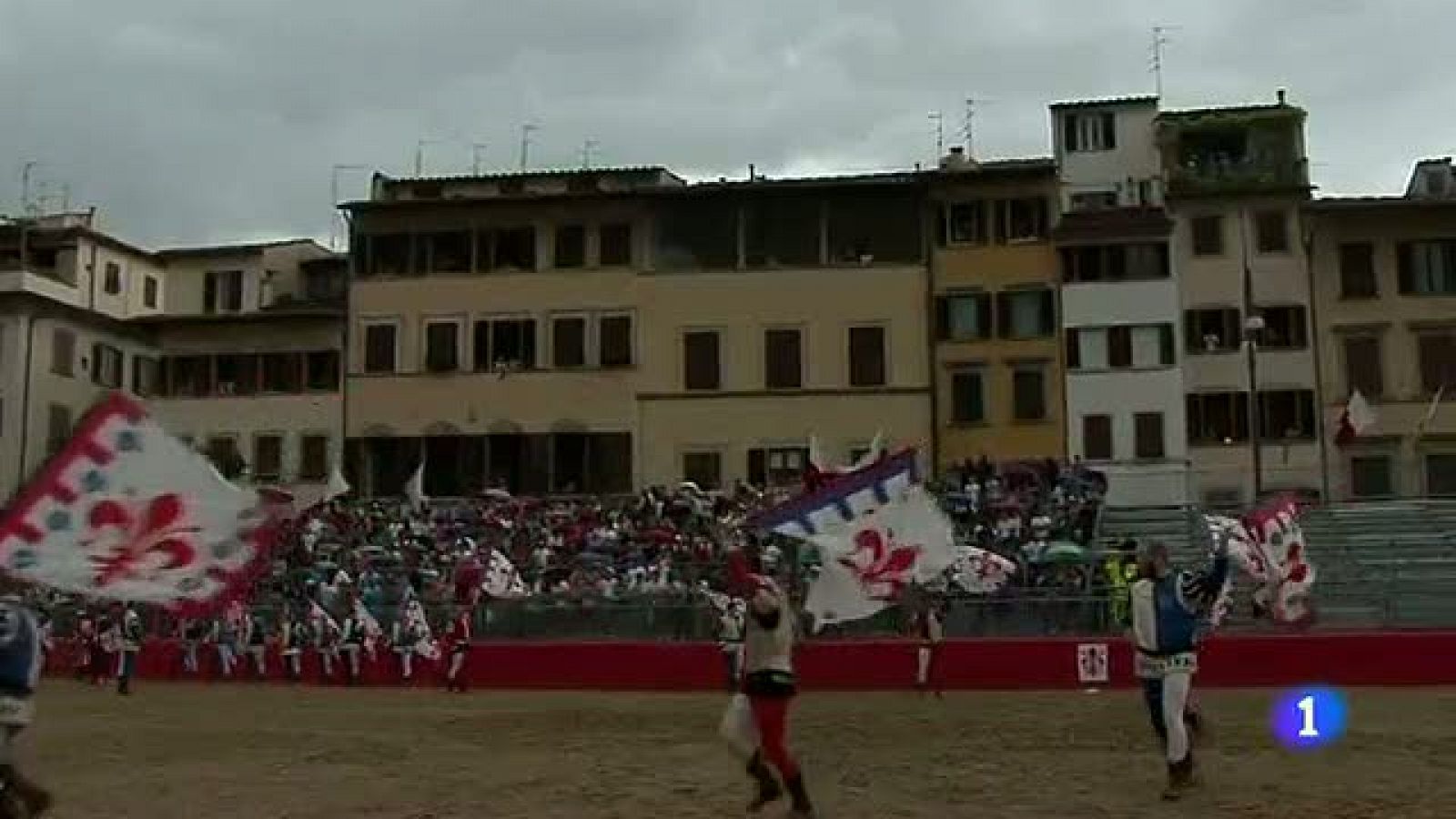 Telediario 1: En Italia sostienen que el origen del fútbol parte de este juego en Florencia | RTVE Play