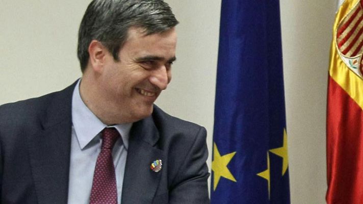 Telediario 1 - El Gobierno prevé reducir en 1.000 millones la deuda del fútbol hasta 2016