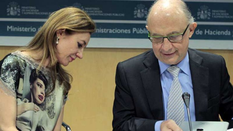 Montoro confirma que subirá este viernes los impuestos del tabaco y el alcohol