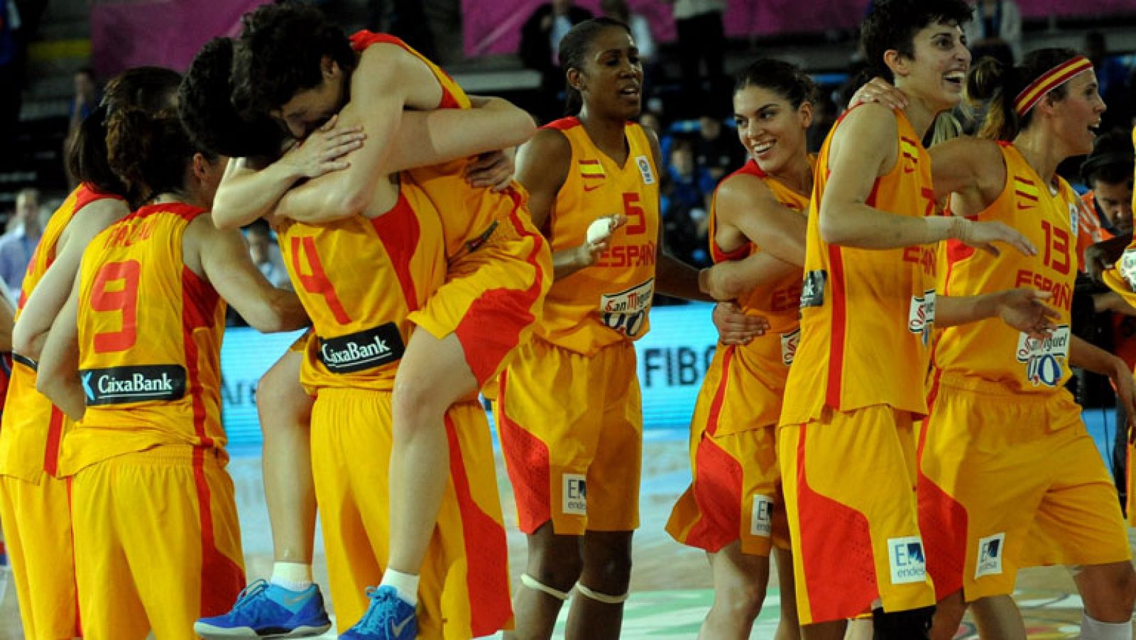 Las jugadoras españolas celebran el pase a la final