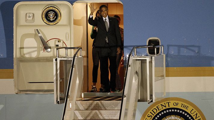 Obama llega a Sudáfrica, que está pendiente del estado de Mandela