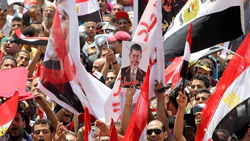 Miles de personas toman pacíficamente el centro de El Cairo