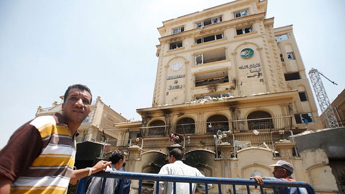 Informativo 24h - Mueren ocho personas en el asalto a la sede central de los Hermanos Musulmanes de El Cairo