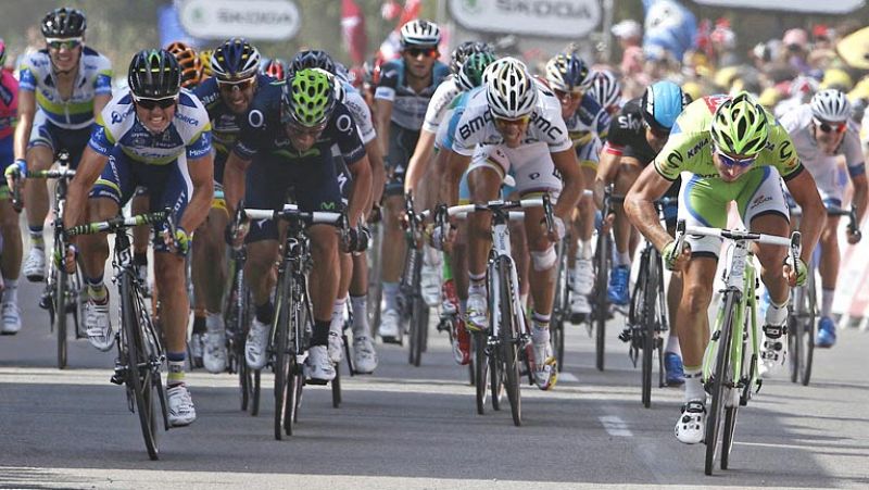 El australiano Simon Gerrans, del Orica, se impuso hoy en un apretado esprín en la tercera etapa del Tour de Francia, con meta en Calvi, por delante del eslovaco Peter Sagan, mientras que el belga Jan Bakelants mantuvo el maillot amarillo de líder. E