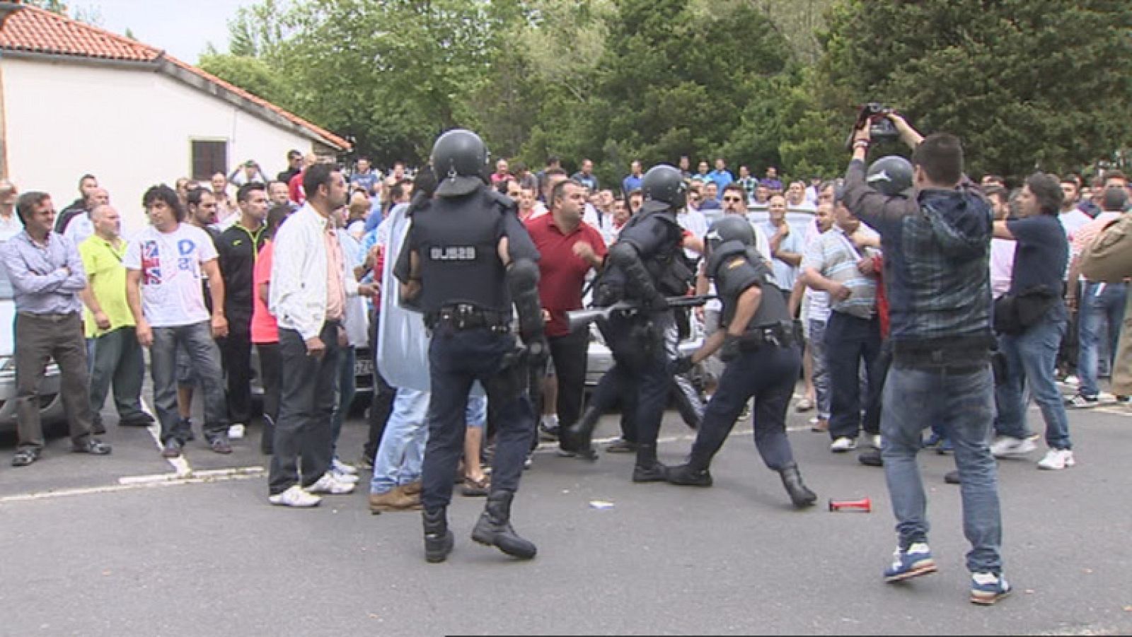 Los pescadores gallegos protestan por la diferente normativa en distintas zonas para la captura del pulpo | Ver