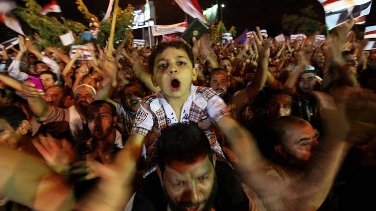 El gobierno de Egipto rechaza el ultimátum del Ejército a Morsi - Informativo 24h | Ver