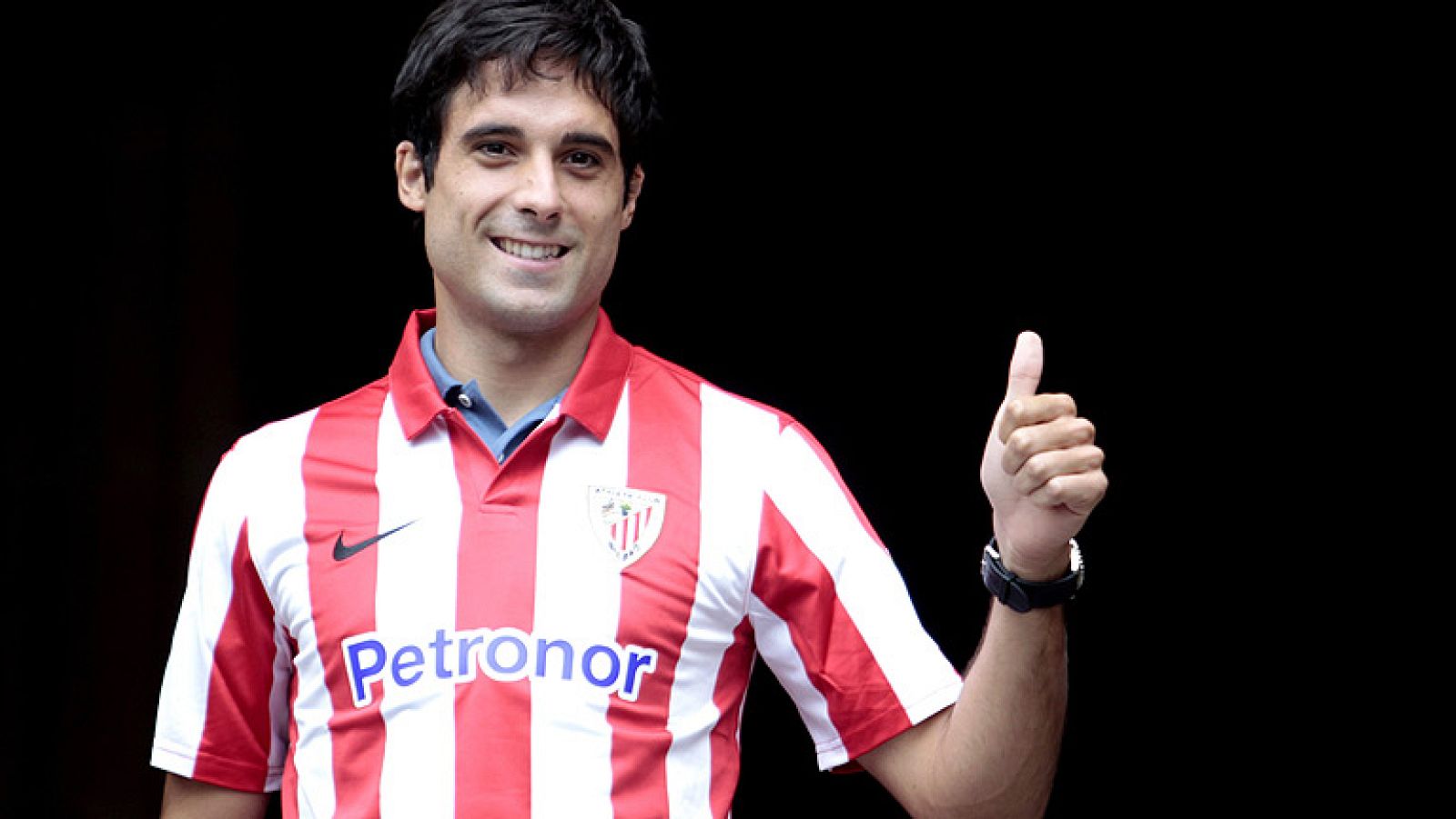 El Athletic de Bilbao se ha reforzado con Xabi Etxeita procedente del Elche para apuntalar la defensa de los 'leones'.