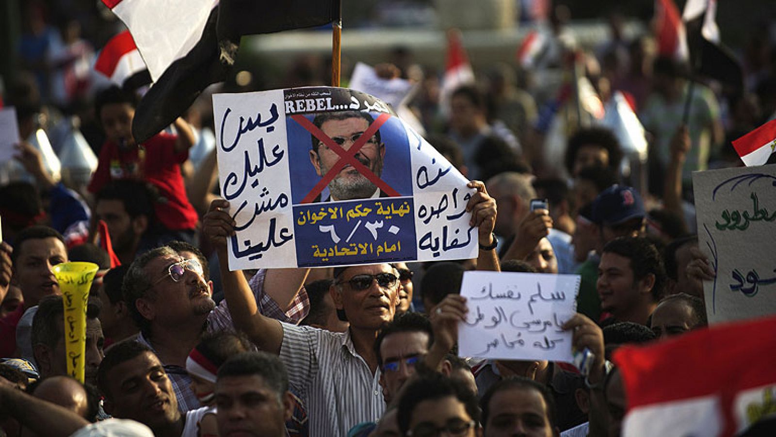 La tarde en 24h: Baseel Ramsis, director de cine y opositor egipcio: El objetivo es conseguir la caída de Morsi y del régimen de los Hermanos Musulmanes¿ | RTVE Play