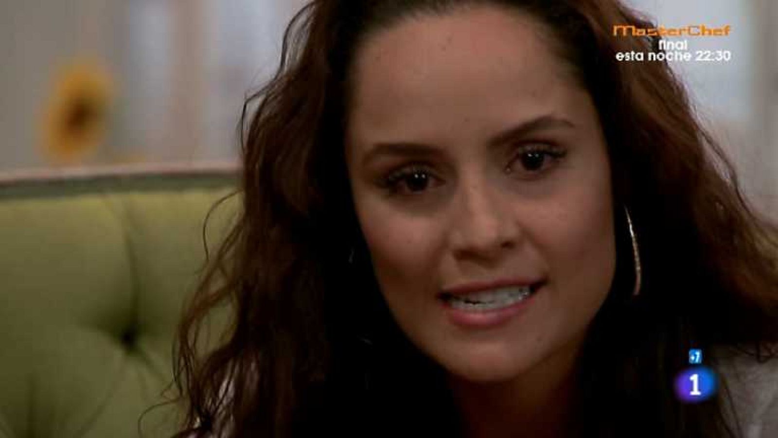 Las Bandidas - Capítulo 19 - Los Montoya llegan a casa y se preparan para cenar, Olegario le pide a Fabiola que se disculpe con Malena - ver ahora