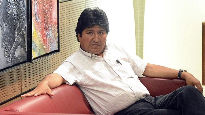 Telediario 1 - Impiden aterrizar a Evo Morales
