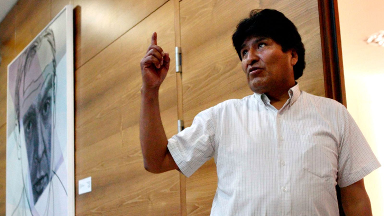 Impiden a Evo Morales sobrevolar varios países al creer que viaja con Snowden