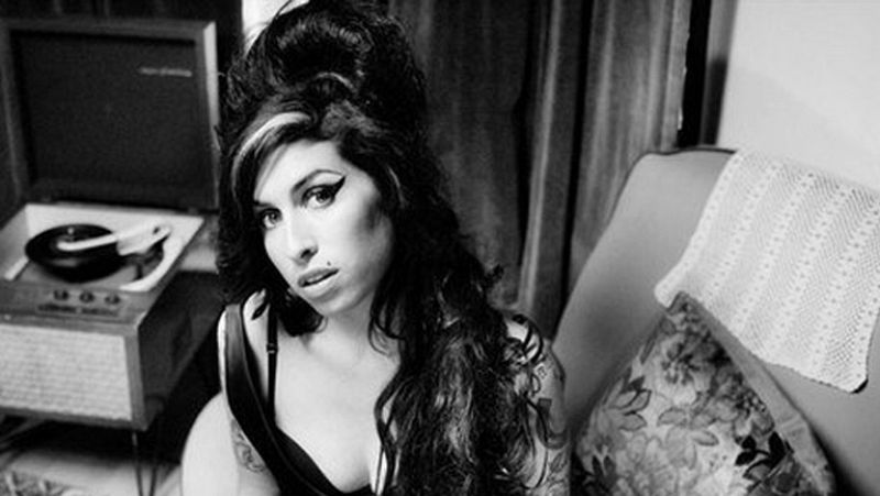 Los objetos personales de Amy Winehouse se exponen en Londres