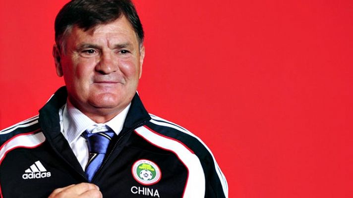 Telediario 1 - Indemnización millonaria para Jose Antonio Camacho 'made in china'