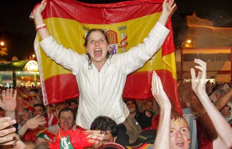  Muchos aficionados que habían viajado a Viena no tenían entrada, pero han seguido desde pantallas gigantes la victoria de la "roja".