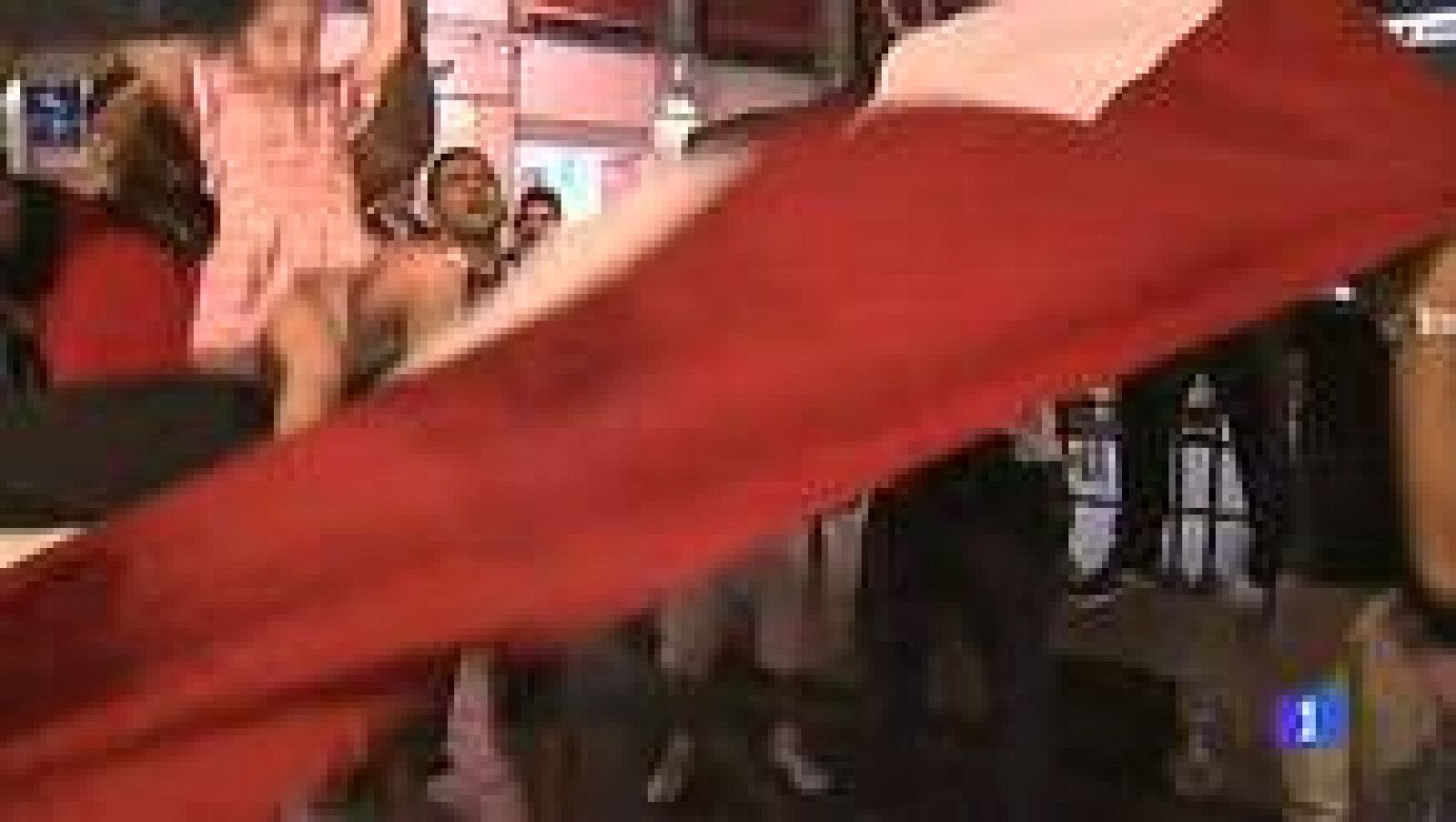Telediario 1: Egipcios residentes en España celebran el derrocamiento de Morsi | RTVE Play