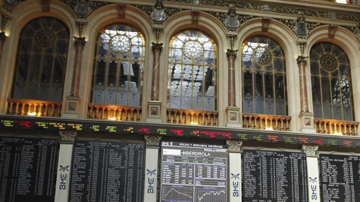 La tarde en 24h - El Ibex-35 cae este viernes un 1,67% pero gana un 1,36% en la semana