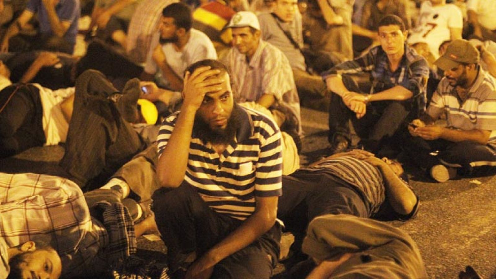 Telediario 1: Los choques entre islamistas y el Ejército dejan varios muertos en El Cairo | RTVE Play