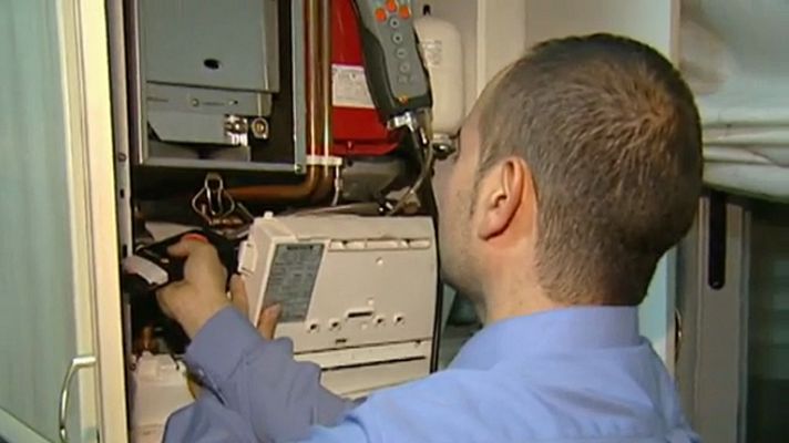 Telediario 1 - La ley de unidad de mercado pretende asegurar la libre circulación de bienes y servicios en toda España