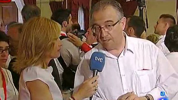 El alcalde de Pamplona indignado con el retraso del chupinazo