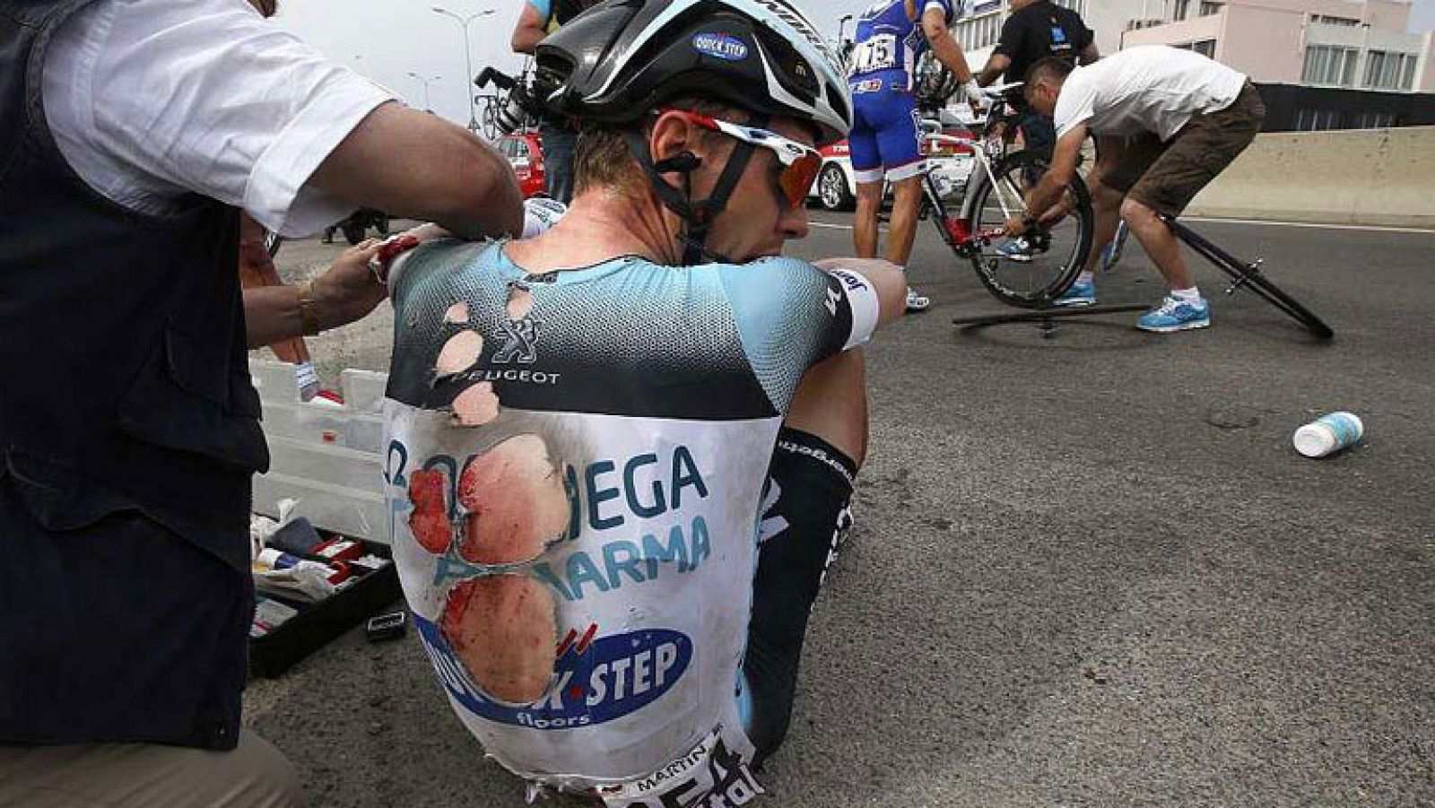 Tour de Francia: Tony Martin continúa en el Tour a pesar de sus heridas | RTVE Play